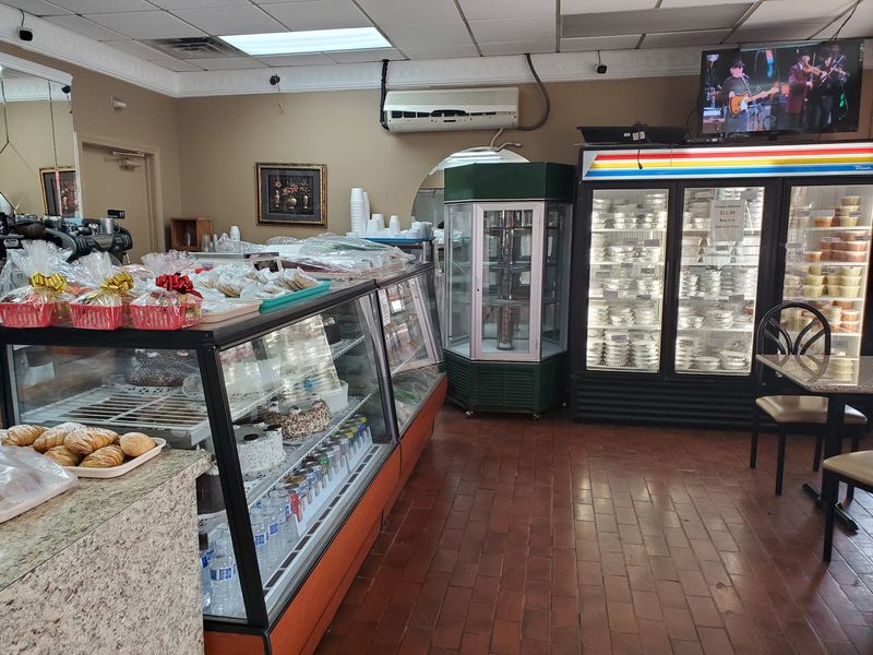 The Italian Bakery In Connecticut Where Locals Say The Long Wait Is Totally Worth It - Decor Hint Generations Of Recipes Shape The Selection