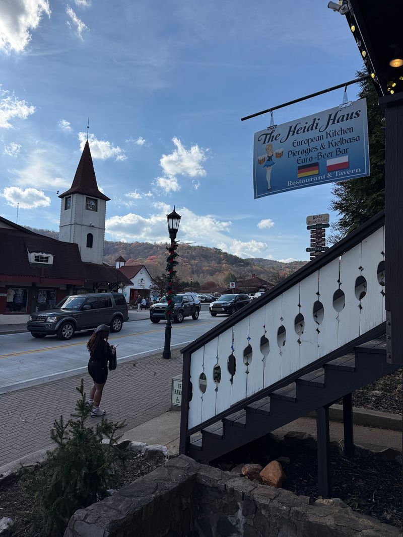 This Tiny Georgia Polish Restaurant Serves Pierogi That Keep Locals Coming Back - Decor Hint Planning Your Visit Without The Guesswork