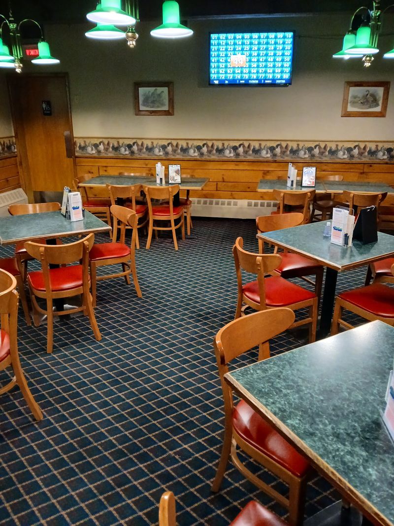 Dining Rooms Built For Crowds