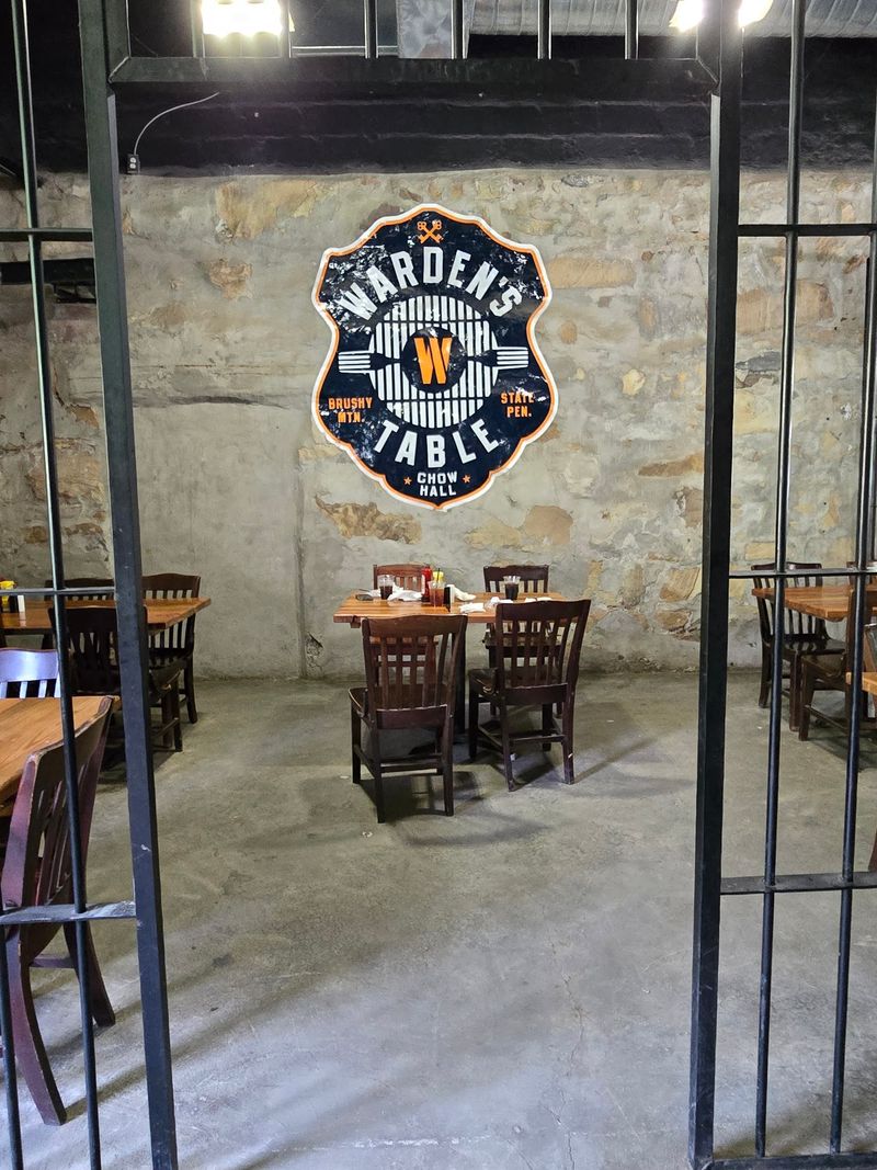 11 Strange And Delicious Tennessee Eateries You Won’t Forget Anytime Soon - Decor Hint Warden’s Table Restaurant, Petros