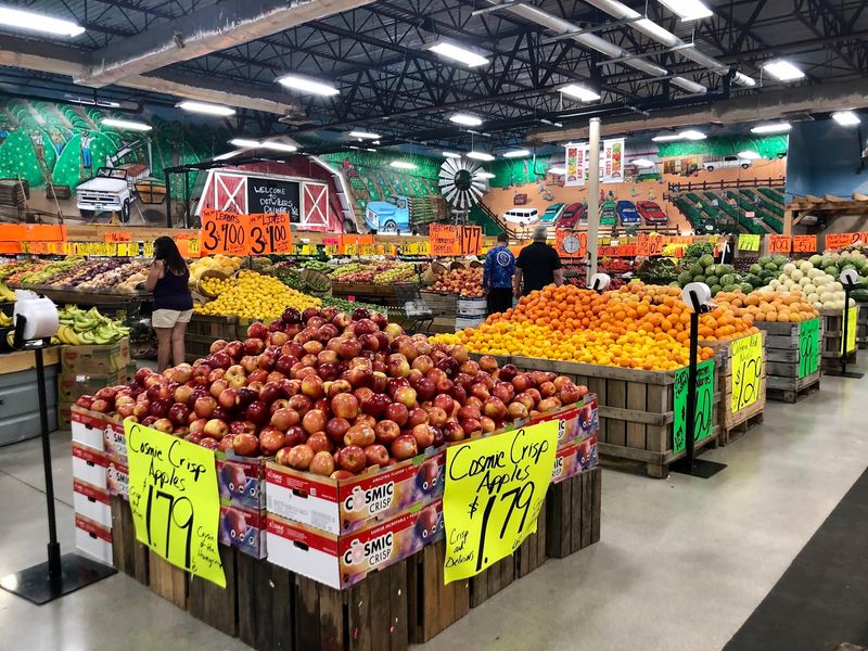 Groceries Cost Less At This Florida Farm Market Than At The Supermarket Down The Road - Decor Hint Where the Produce Piles Start