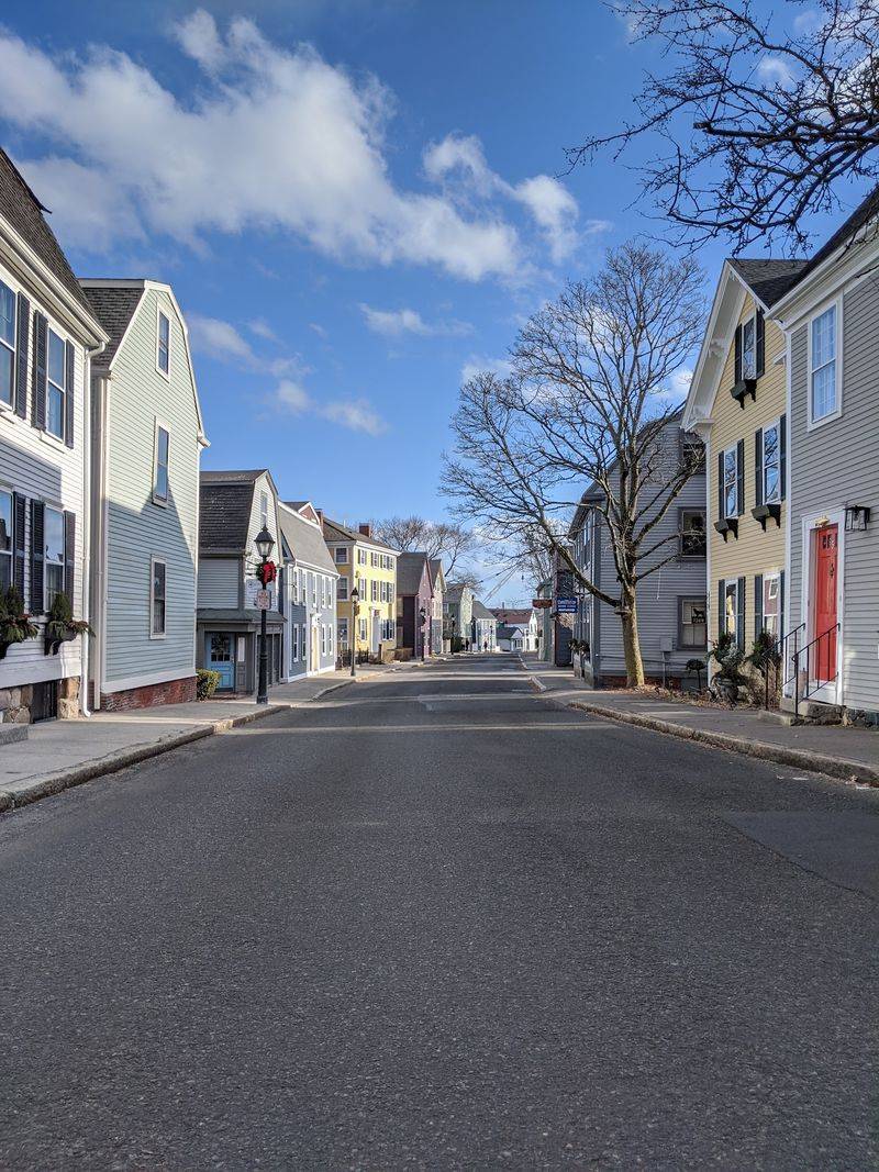 This Peaceful Massachusetts Coastal Town Is Winning Over People Who Avoid Busy Destinations - Decor Hint Getting There And Timing It Right