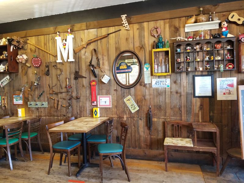 Mousie’s Deli, Warwick
