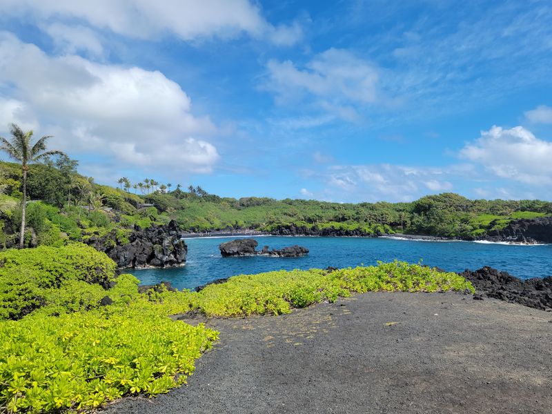 This Tiny Hawaii Town Feels Worlds Away From The State'S Busy Resort Areas - Decor Hint Banana Bread Plate Lunch And Roadside Food Stands