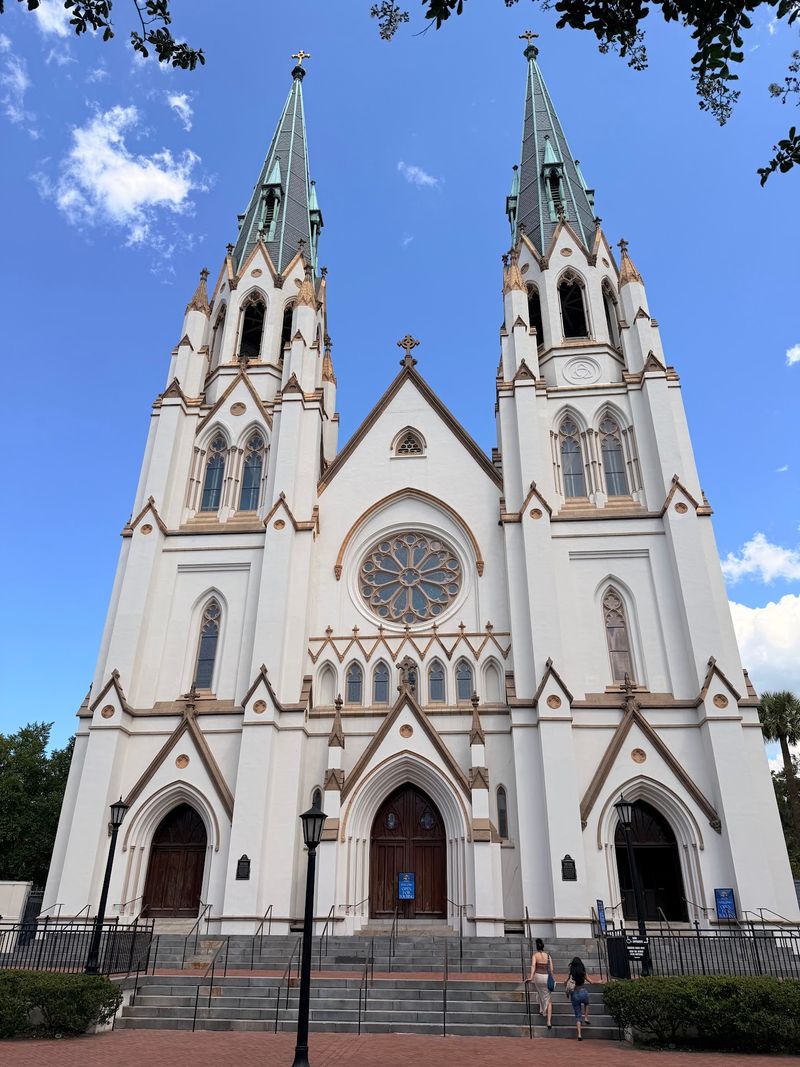 Georgia Is Home To One Of The Oldest Gothic Revival Cathedrals Still Standing In The South - Decor Hint Roots That Reach Back To The 1700s