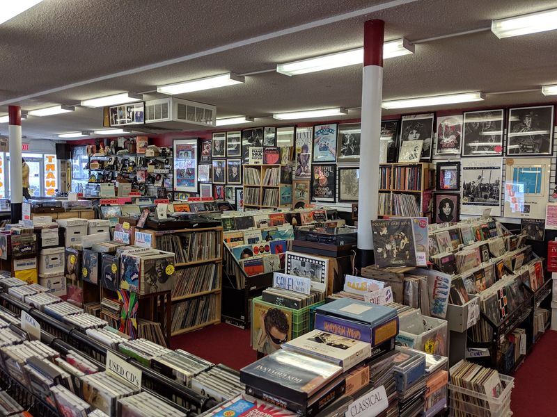 Merle's Record Rack, Orange
