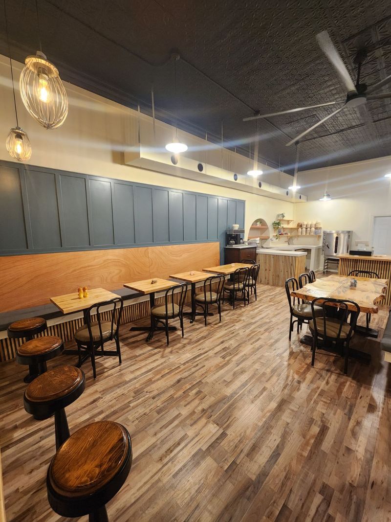The Room Itself, Tight Seating and Vintage Details