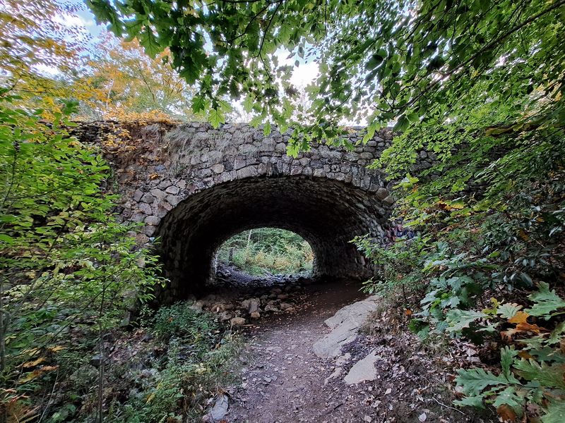 9 Beginner-Friendly Connecticut Hikes With Big Views For Surprisingly Little Effort - Decor Hint Devil's Hopyard State Park, East Haddam