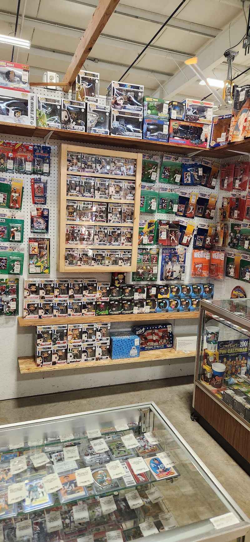 The Enormous Antique Store In Missouri That Takes Almost All Day To Explore - Decor Hint Vintage Toys, Hot Wheels, And Instant Nostalgia