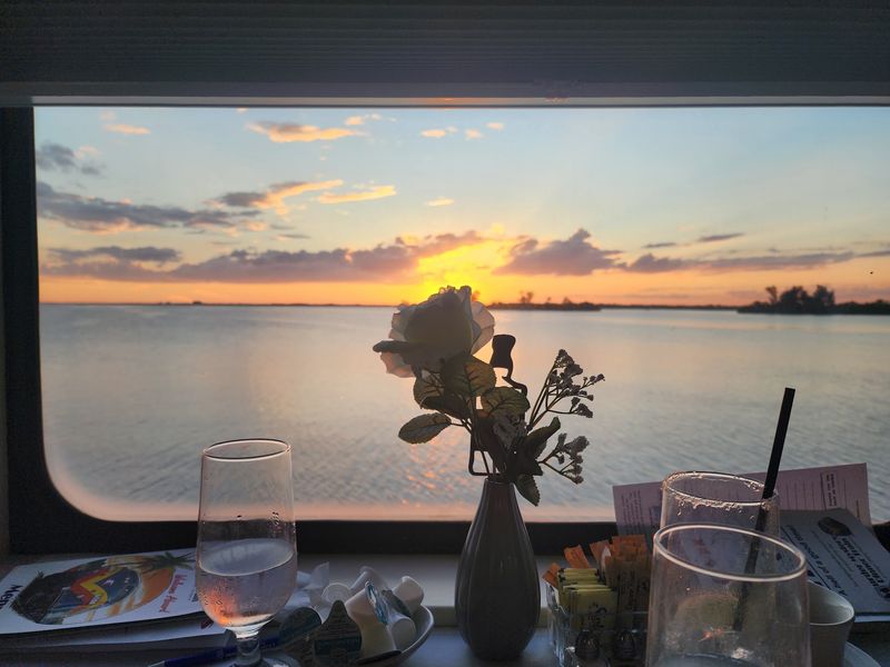9 Scenic Train Rides In Florida That Feel Like A Fairytale - Decor Hint Murder Mystery Dinner Train