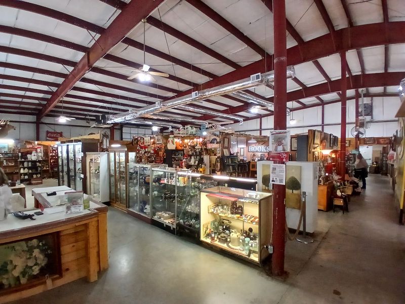 112 Antique Mall, Cross Plains