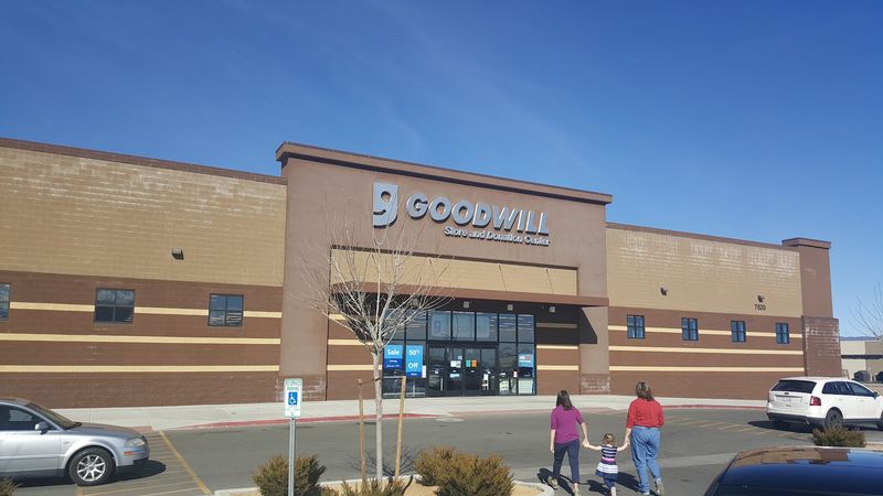 10 Massive Arizona Thrift Stores That Turn Bargain Hunting Into An All-Day Adventure - Decor Hint Goodwill, Prescott Valley