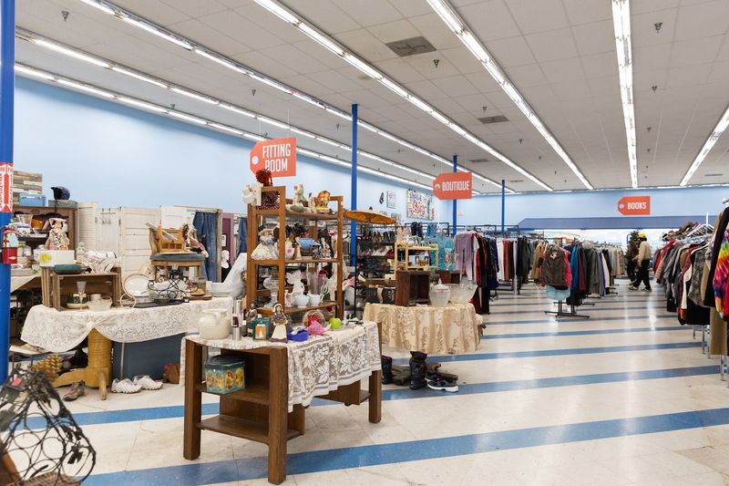 11 Massive California Thrift Stores With Over 15,000 Square Feet Of Secondhand Finds - Decor Hint Mission Thrift Fresno