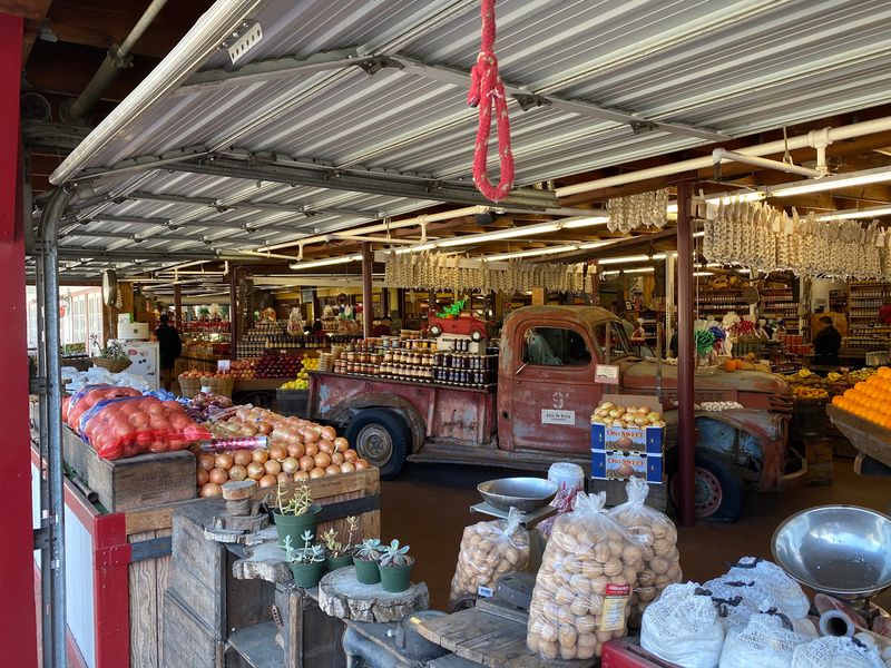 8 California Farm Stands Worth A September Road Trip - Decor Hint Casa de Fruta, Hollister
