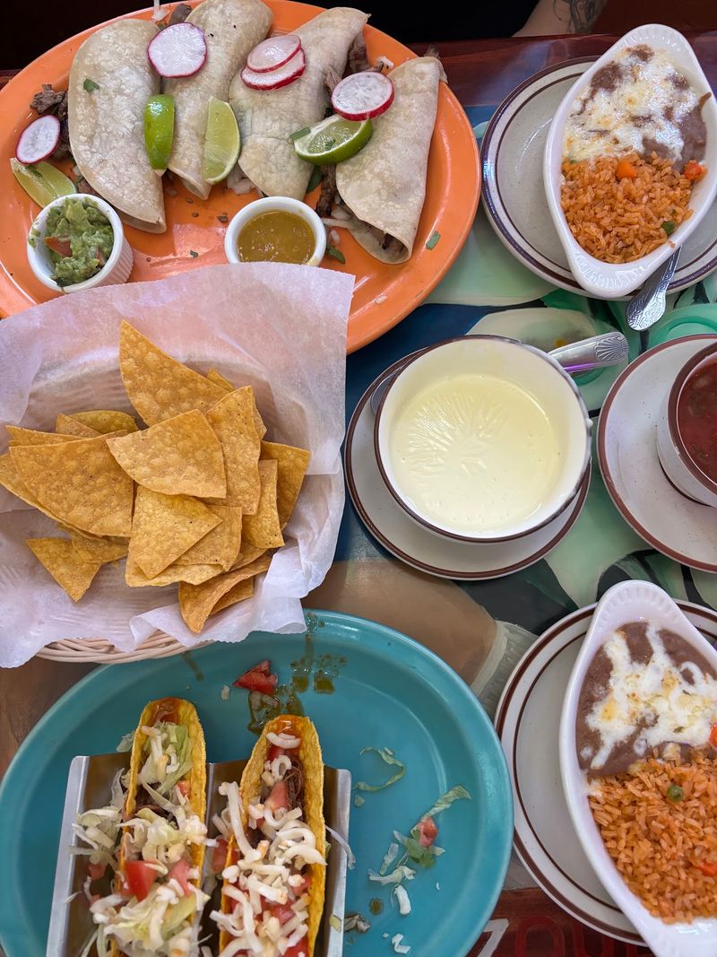 10 Mom-And-Pop Mexican Restaurants In New York That Make The Drive Worthwhile - Decor Hint El Mexicano Restaurant, Saratoga Springs