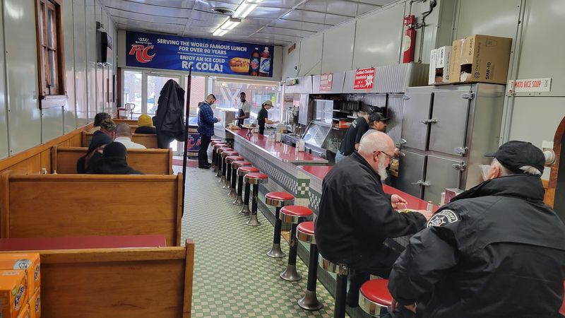 Famous Lunch, Troy