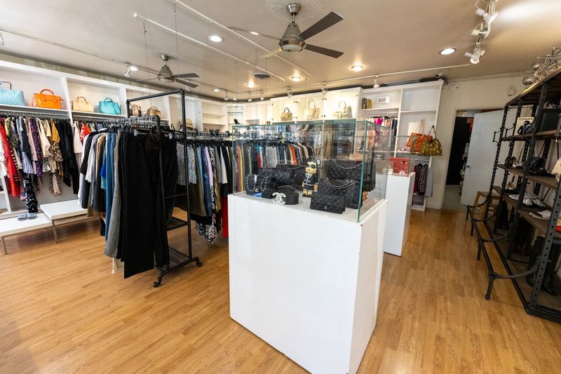 9 California Consignment Centers Where You Can Score Premium Brands For Cheap - Decor Hint OnQueStyle, Corona del Mar