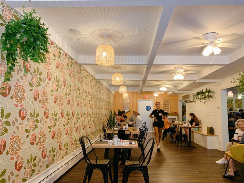 10 Places In Rhode Island Where Tea And Fresh Scones Still Feel Delightfully Old-Fashioned - Decor Hint Bristol Sunset Cafe