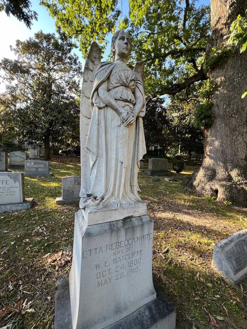 This North Carolina Cemetery Is Often Called One Of The State’s Most Beautiful - Decor Hint The Surprising Reason People Come Here To Walk Even When They Aren’t Visiting A Grave