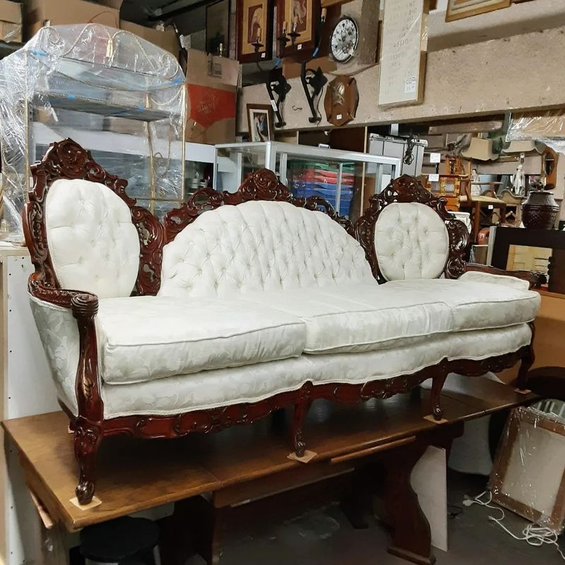 Pepe's Thrift Shop, Los Angeles