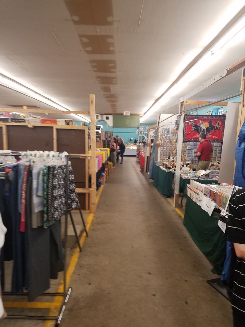 You Could Easily Lose A Whole Day At This Gigantic Flea Market In Massachusetts - Decor Hint Inside Versus Outside Changes The Whole Game