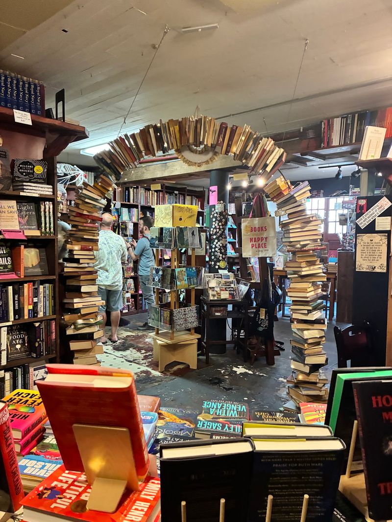 This Georgia Town Is Hiding A Bibliophile's Paradise Filled With Rare And Antiquarian Books - Decor Hint Call Me Ishmael, The Talking Book Display
