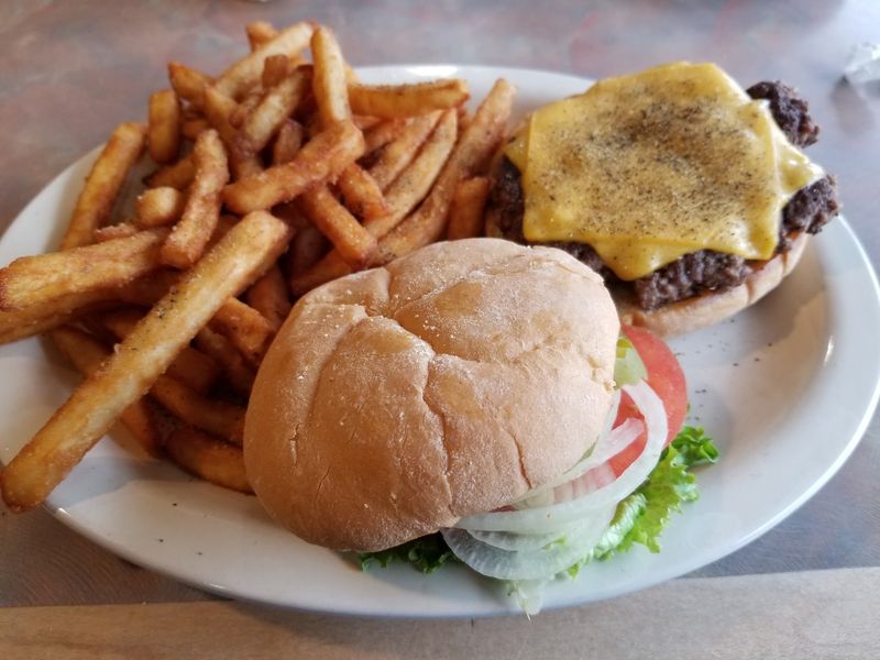 10 Relaxed Kentucky Lakeside Restaurants Travelers Keep Returning To - Decor Hint Grayson's Landing Restaurant