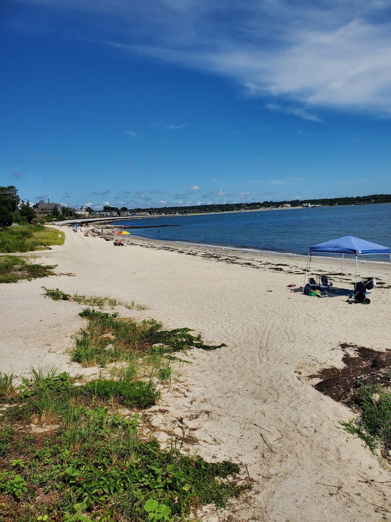 Hole-In-The-Wall Beach, East Lyme
