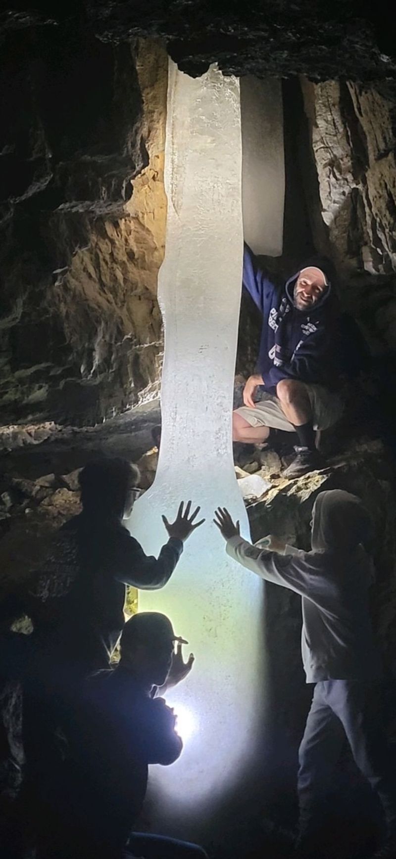 11 Idaho Places That Look Completely Different From The Rest Of The State - Decor Hint Paris Ice Cave - Near Paris
