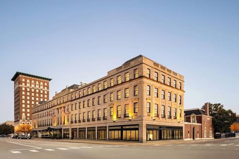 Magnolia Hotel Omaha In Omaha