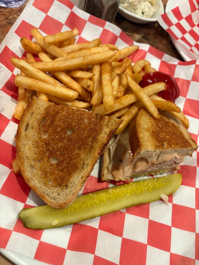 Lunch Keeps The Old-School Menu Going