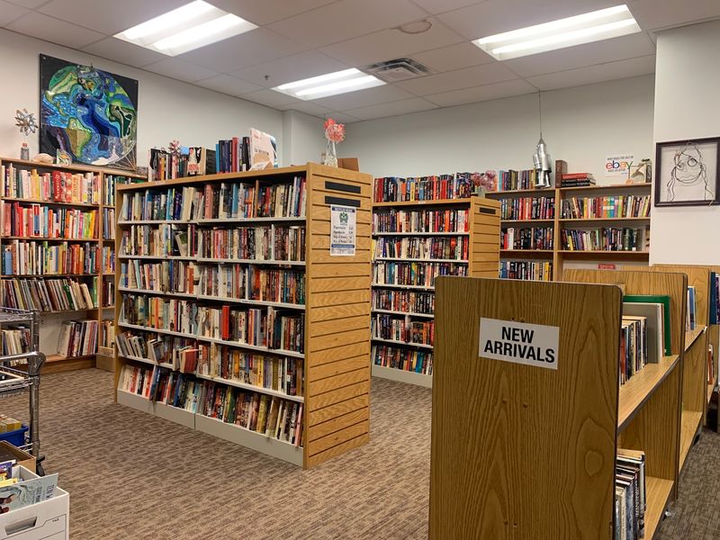 ReUsed Bookstore, Palmer