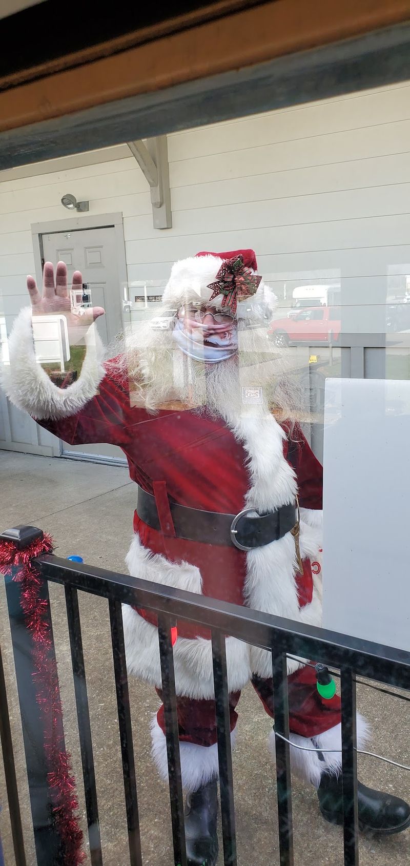 Santa Makes The Rounds, Car By Car