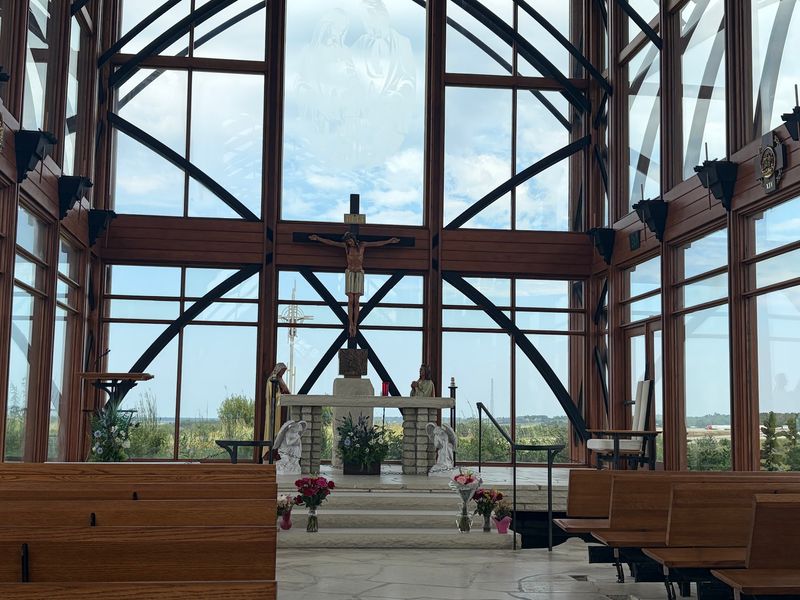 This Glass Chapel On A Nebraska Hilltop Looks Out Over The Platte River Valley - Decor Hint The Stream That Runs Beneath the Pews