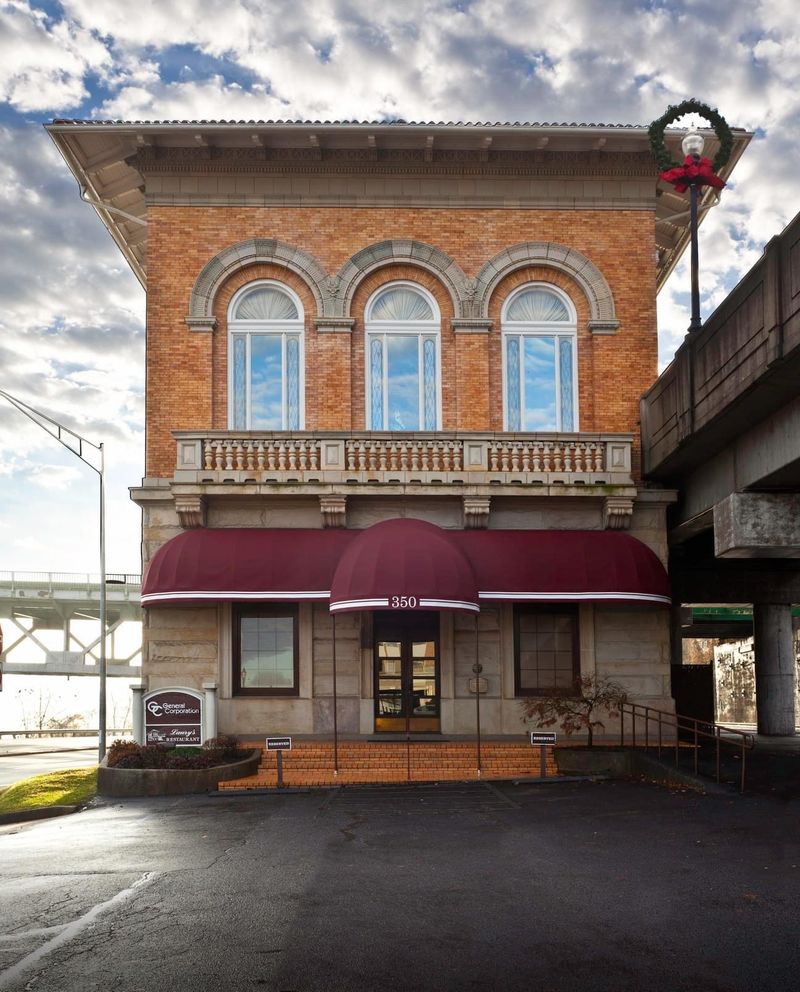 Laury's Restaurant, Charleston