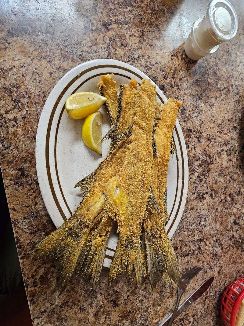 This Rustic Florida Restaurant Is Famous For Oysters Served Raw, Steamed, And Fried - Decor Hint Gulf Seafood Beyond The Shell