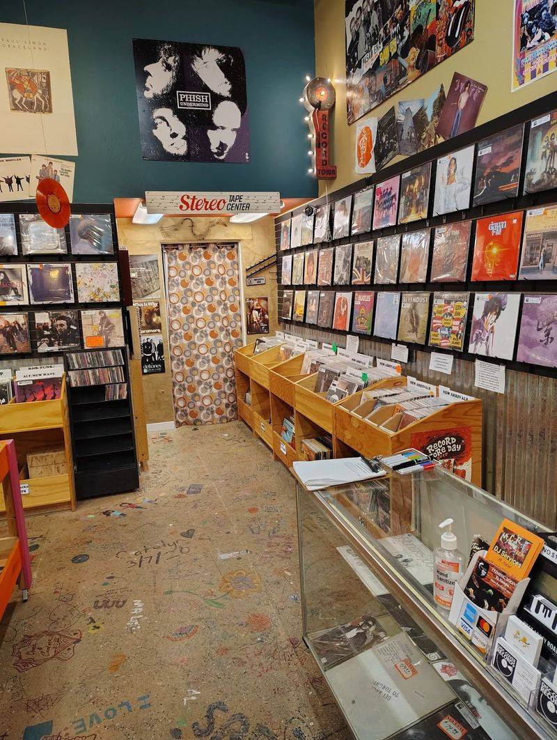 7 Idaho Record Stores Where Crates Of Used Vinyl Fill Every Aisle - Decor Hint Disc-Cover Records In Nampa