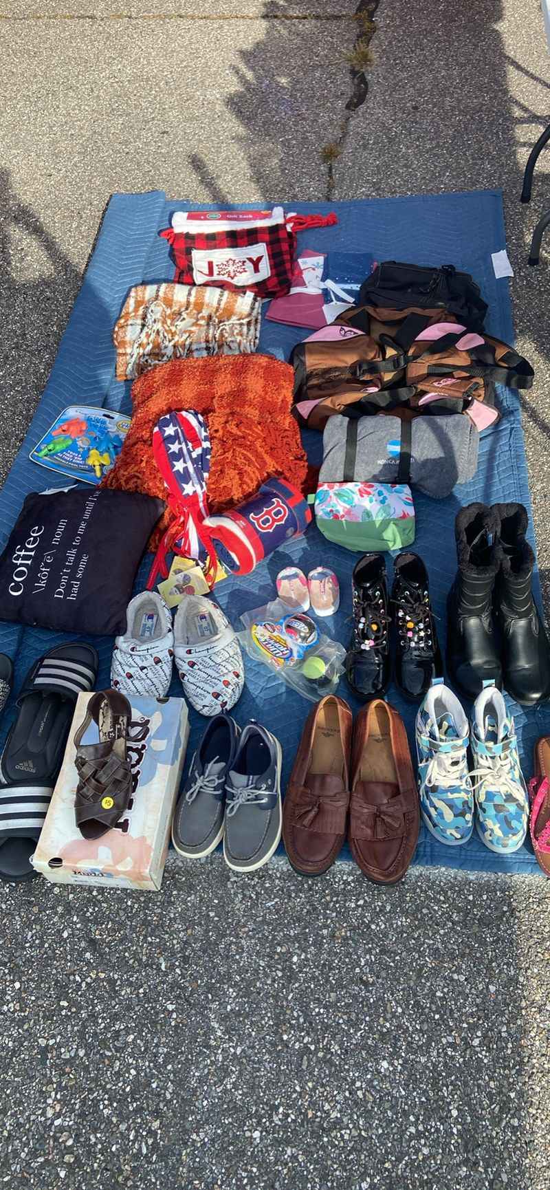 You Could Easily Lose A Whole Day At This Gigantic Flea Market In Massachusetts - Decor Hint Fried Dough, Hot Dogs, And The Candy Guy