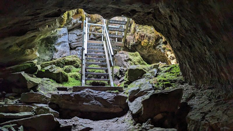Most People Walk Right Past This Stunning Underground Cave In Washington - Decor Hint A Friendly Card Game Built A State Park