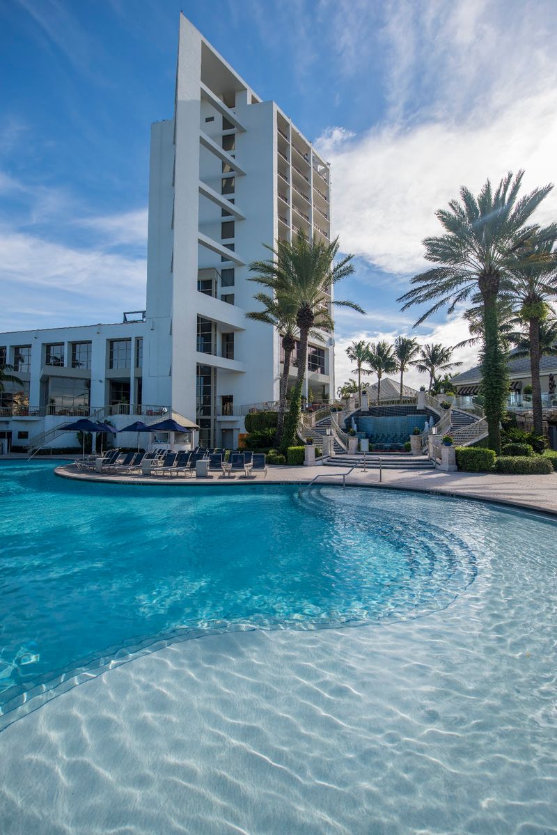 Naples Grande Beach Resort, Naples