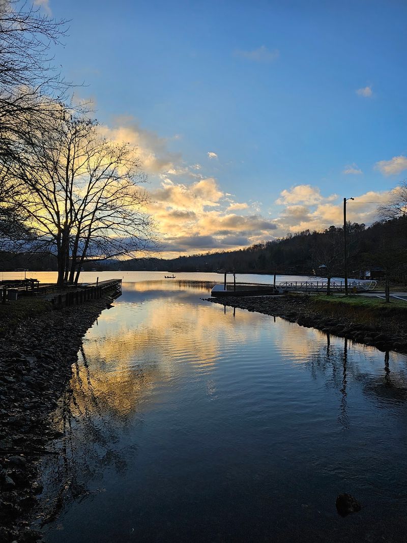 Moccasin Creek State Park Cottages, Clarkesville