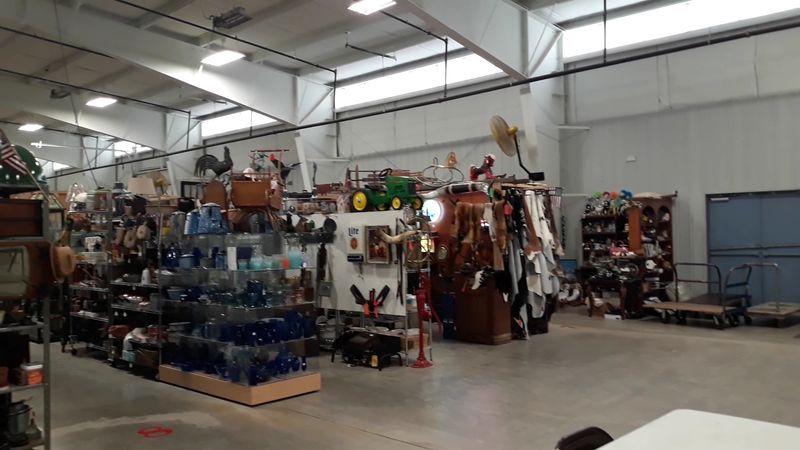The Enormous Antique Store In Missouri That Takes Almost All Day To Explore - Decor Hint Planning A Full Day Visit Without Burning Out