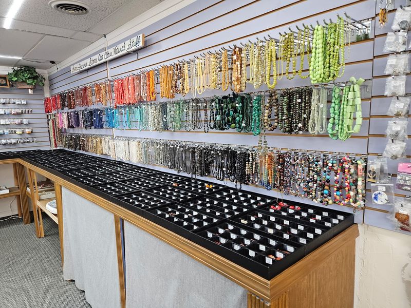 This Idaho Bead Store Is So Packed With Color, Crafters Could Browse For Hours - Decor Hint Browse Project Ideas Before Choosing Your Materials