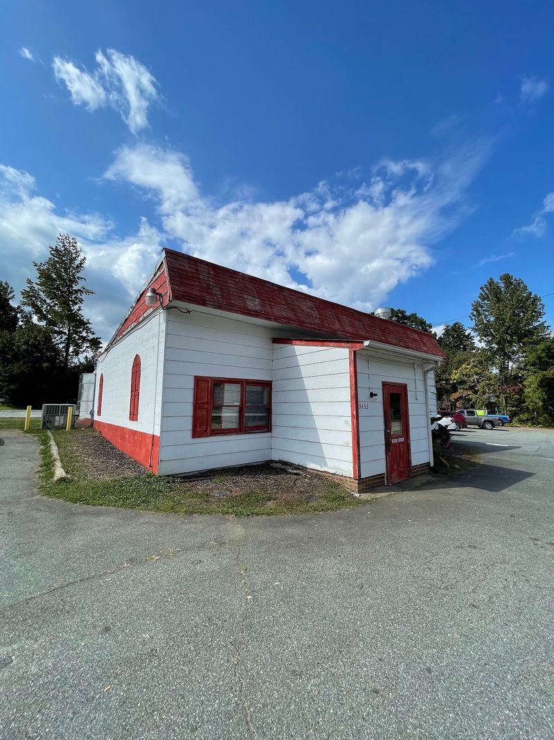 See Why This Highway 87 Favorite Still Draws Regulars