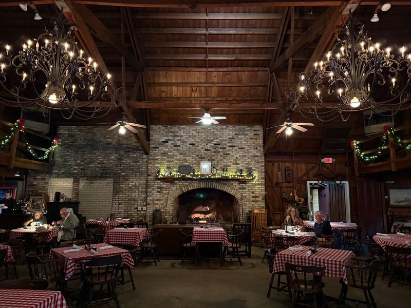 Bennie's Red Barn