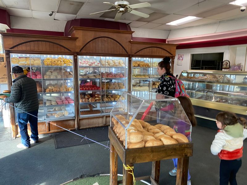 10 Fresno, California Bakeries Locals Keep Coming Back To For Fresh Bread, Pastries And Old-School Sweets - Decor Hint Panaderia Natalie