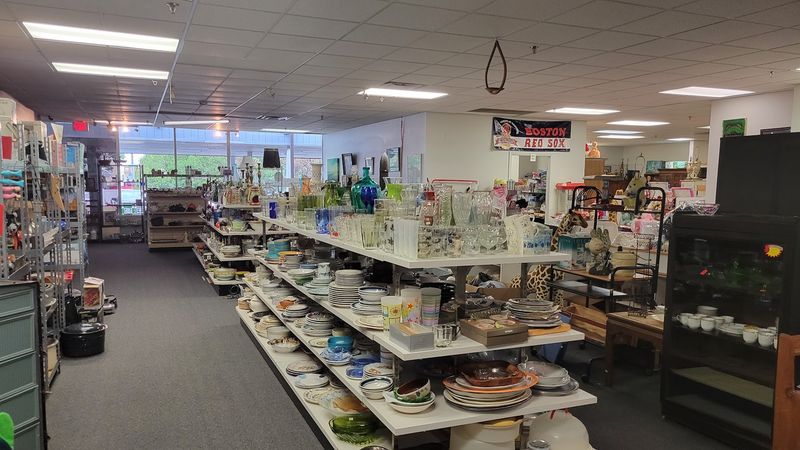 Used 2B New Boutique Consignment & Resale, Laconia