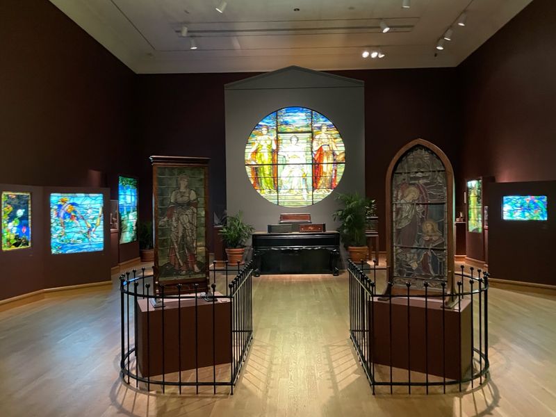 Quiet Galleries and an Unhurried Pace