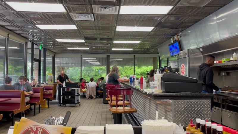 10 Blue Collar North Carolina Restaurants That Serve Huge Portions For Cheap - Decor Hint Herbie's Place, Greensboro