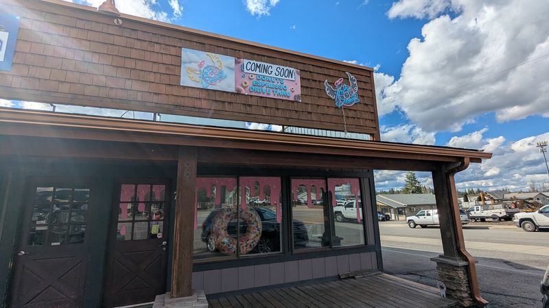 12 Best Hidden Bakeries In Coeur D'Alene, Idaho Locals Try To Keep Secret - Decor Hint Holy Donuts' Signature Textures